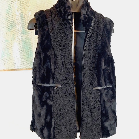 Jackets & Blazers - Faux fur black vest. L.